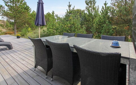 Lewe - 150M from the Sea: Blu, Arbusto, Villetta, Groundcover, Giardino, Estate, Shade, Landscaping, Agriturismo, Eco Hotel