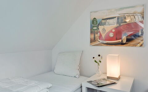 Gunulf - 150M from the Sea: Interior Design, Pavimento, Letto, Mobilia, Camera Da Letto, Pavimentazione, Casa, Cuscino, Camera, Bedding