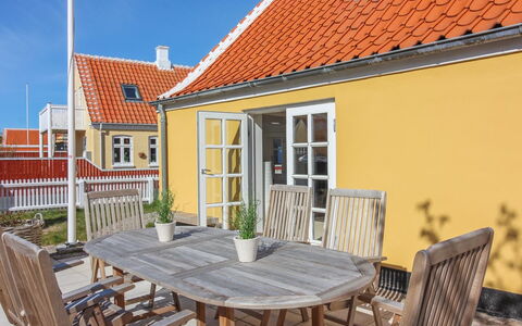 Gunulf - 150M from the Sea: Mobilia, Sedia, Mobili Da Esterno, Casa, Villetta, Tavolo Esterno, Portico, Shade, Cortile, Color Legno