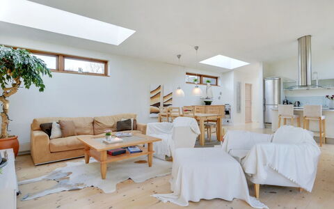 Esta - from the Sea: Mobilia, Divano, Interior Design, Legna, Soffitto, Pavimentazione, Soggiorno, Pavimento, Camera, Casa