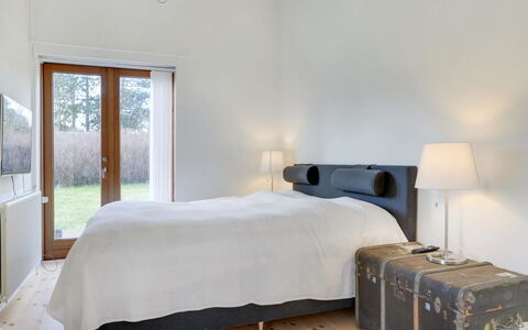 Esta - from the Sea: Letto, Camera Da Letto, Interior Design, Mobilia, Lenzuolo, Bedding, Pavimentazione, Soffitto, Pavimento, Biancheria