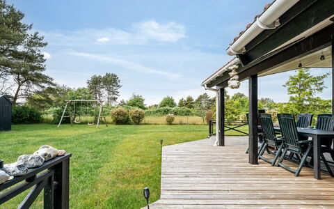Allie - 150M from the Sea: Tetto, Casa, Casa, Villetta, Raccordo, Estate, Driveway, Edifici Giardino, Cortile, Capannone