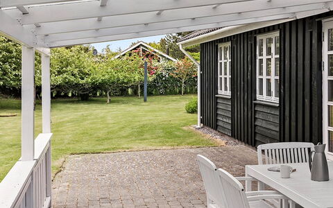 Skrolan - 200M from the Sea: Giardino, Shade, Portico, Terrazza, Struttura Esterna, Mobili Da Esterno, Cortile, Deck, Backyard, Tenda
