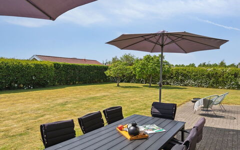 Wreth - 300M from the Sea: Blu, Arbusto, Villetta, Groundcover, Giardino, Estate, Shade, Landscaping, Agriturismo, Eco Hotel
