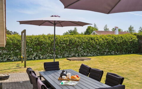 Wreth - 300M from the Sea: Blu, Arbusto, Villetta, Groundcover, Giardino, Estate, Shade, Landscaping, Agriturismo, Eco Hotel