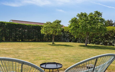 Wreth - 300M from the Sea: Blu, Arbusto, Villetta, Groundcover, Giardino, Estate, Shade, Landscaping, Agriturismo, Eco Hotel
