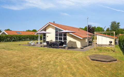 Wreth - 300M from the Sea: Blu, Arbusto, Villetta, Groundcover, Giardino, Estate, Shade, Landscaping, Agriturismo, Eco Hotel