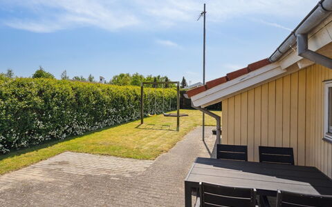 Wreth - 300M from the Sea: Blu, Arbusto, Villetta, Groundcover, Giardino, Estate, Shade, Landscaping, Agriturismo, Eco Hotel