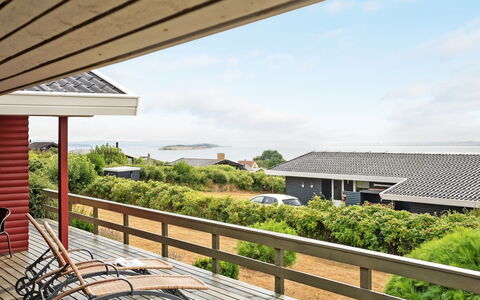 Miriam - 300M from the Sea: Tetto, Casa, Lotto, Casa, Villetta, Estate, Edifici Giardino, Shade, Log Cabin, Landscaping