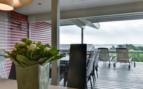Miriam - 300M from the Sea: Tetto, Casa, Lotto, Casa, Villetta, Estate, Edifici Giardino, Shade, Log Cabin, Landscaping