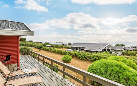 Miriam - 300M from the Sea: Tetto, Casa, Lotto, Casa, Villetta, Estate, Edifici Giardino, Shade, Log Cabin, Landscaping