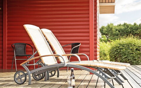 Miriam - 300M from the Sea: Tetto, Casa, Lotto, Casa, Villetta, Estate, Edifici Giardino, Shade, Log Cabin, Landscaping