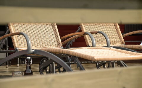 Miriam - 300M from the Sea: Tetto, Casa, Lotto, Casa, Villetta, Estate, Edifici Giardino, Shade, Log Cabin, Landscaping