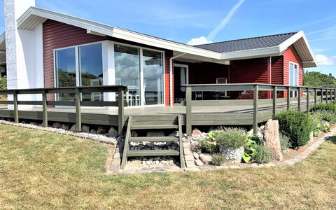 Miriam - 300M from the Sea: Tetto, Casa, Lotto, Casa, Villetta, Estate, Edifici Giardino, Shade, Log Cabin, Landscaping