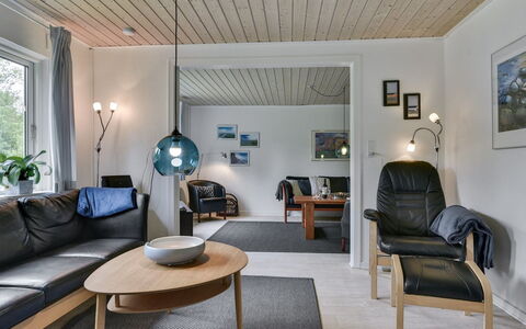 Thrugels - 200M from the Sea: Interior Design, Mobilia, Parete, Pavimentazione, Soffitto, Legna, Lampada, Pavimento, Soggiorno, Casa