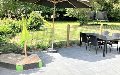 Thrugels - 200M from the Sea: Erba, Arbusto, Casa, Giardino, Casa, Villetta, Lotto, Prato, Groundcover
