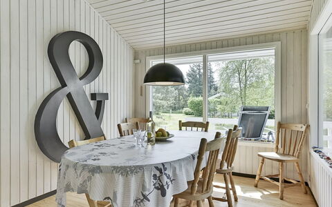 Giertrud - 500M from the Sea: Legna, Interior Design, Mobilia, Pavimentazione, Casa, Soffitto, Cucina & Sala Da Pranzo Tavolo, Sala Da Pranzo, Lampada, Sedia