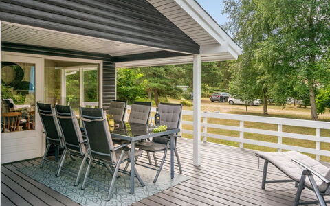 Giertrud - 500M from the Sea: Legna, Portico, Mobili Da Esterno, Casa, Porta, Mobilia, Villetta, Deck, Raccordo, Shade