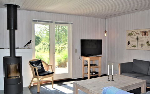 Kustaa - 1Km from the Sea: Legna, Pavimentazione, Mobilia, Pavimento, Pavimento In Legno, Interior Design, Casa, Sedia, Soggiorno, Latifoglie