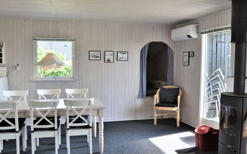 Kustaa - 1Km from the Sea: Mobilia, Legna, Pavimentazione, Interior Design, Pavimento, Soffitto, Camera, Sedia, Cucina & Sala Da Pranzo Tavolo, Soggiorno