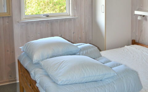 Kustaa - 1Km from the Sea: Camera Da Letto, Mobilia, Letto, Lenzuolo, Bedding, Legna, Biancheria, Pavimento, Tessile, Interior Design