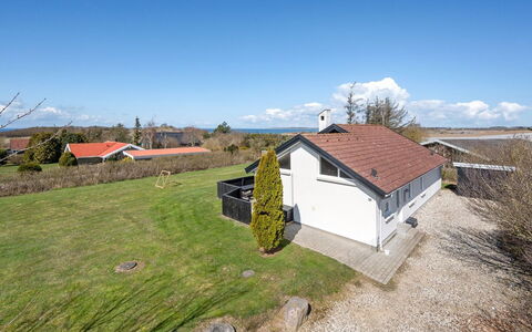 Faina - 100M from the Sea: Tetto, Casa, Casa, Villetta, Porta, Raccordo, Deck, Portico, Plank, Latifoglie