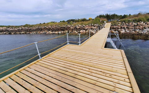 Faina - 100M from the Sea: Tetto, Casa, Casa, Villetta, Porta, Raccordo, Deck, Portico, Plank, Latifoglie