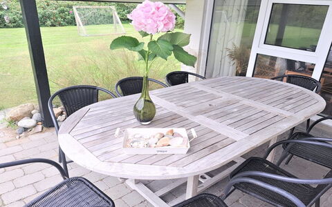 Faina - 100M from the Sea: Tetto, Casa, Casa, Villetta, Porta, Raccordo, Deck, Portico, Plank, Latifoglie