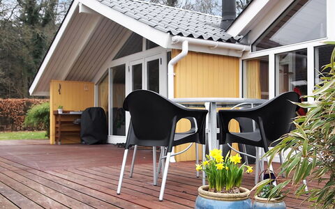 Sporgh - 100M from the Sea: Legna, Mobili Da Esterno, Mobilia, Portico, Sedia, Casa, Shade, Color Legno, Latifoglie, Deck