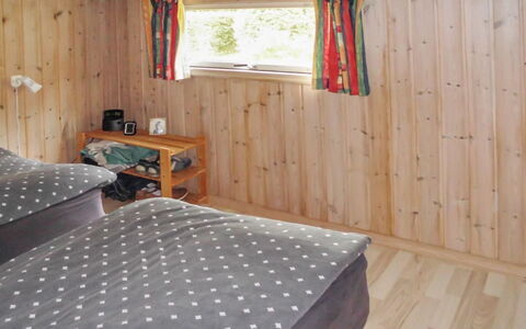 Sporgh - 100M from the Sea: Mobilia, Pavimentazione, Interior Design, Pavimento, Legna, Soffitto, Camera, Camera Da Letto, Letto, Color Legno