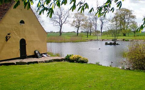 Thia - 4Km to the Fjord: Zona Residenziale, Tetto, Sobborgo, Driveway, Estate, Camino