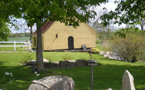 Thia - 4Km to the Fjord: Zona Residenziale, Tetto, Sobborgo, Driveway, Estate, Camino