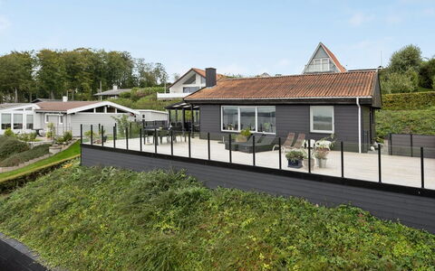 Karli - 330M to the Fjord: Legna, Tetto, Architettura, Casa, Casa, Villetta, Raccordo, Latifoglie, Pendenza, Estate