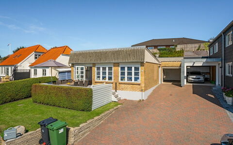 Palnir - from the Sea: Zona Residenziale, Tetto, Sobborgo, Driveway, Estate, Camino