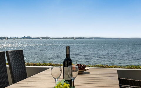 Palnir - from the Sea: Zona Residenziale, Tetto, Sobborgo, Driveway, Estate, Camino