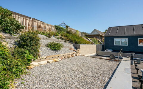 Palnir - from the Sea: Zona Residenziale, Tetto, Sobborgo, Driveway, Estate, Camino
