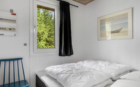 Alflak - 5.2Km from the Sea: Parete, Camera Da Letto, Legna, Letto, Interior Design, Lenzuolo, Soffitto, Mobilia, Bedding, Pavimento