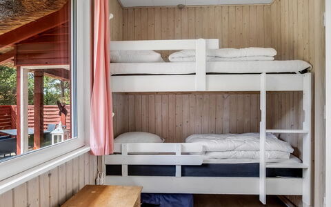 Alflak - 5.2Km from the Sea: Legna, Camera Da Letto, Letto A Castello, Letto, Interior Design, Color Legno, Pavimento, Casa, Mobilia, Latifoglie