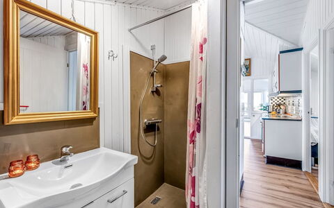 Caya - 450M to the Fjord: Pavimentazione, Interior Design, Legna, Pavimento, Le Scale, Soffitto, Color Legno, Pavimento In Legno, Latifoglie, Corrimano