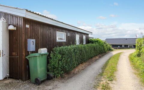 Lillebror - 200M from the Sea: Tetto, Casa, Casa, Villetta, Raccordo, Estate, Driveway, Edifici Giardino, Cortile, Capannone
