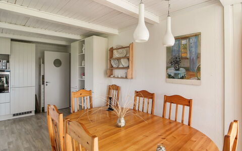 Lillebror - 200M from the Sea: Tetto, Casa, Casa, Villetta, Raccordo, Estate, Driveway, Edifici Giardino, Cortile, Capannone