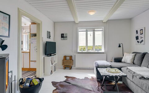Nevis - 1.5Km from the Sea: Mobilia, Interior Design, Sedia, Pavimentazione, Tavolo, Ricorrere, Pavimento, Soffitto, Camera, Eco Hotel
