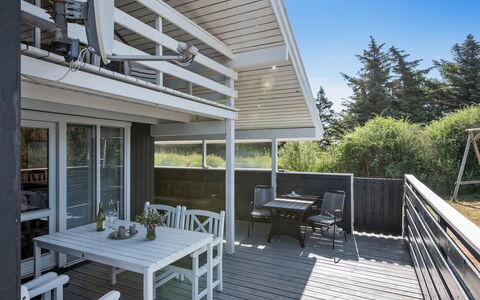 Bente - 800M from the Sea: Tetto, Casa, Casa, Villetta, Porta, Raccordo, Deck, Portico, Plank, Latifoglie