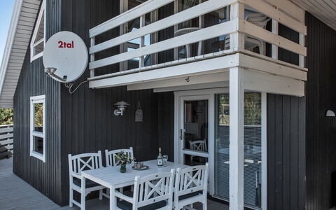 Bente - 800M from the Sea: Tetto, Casa, Casa, Villetta, Porta, Raccordo, Deck, Portico, Plank, Latifoglie