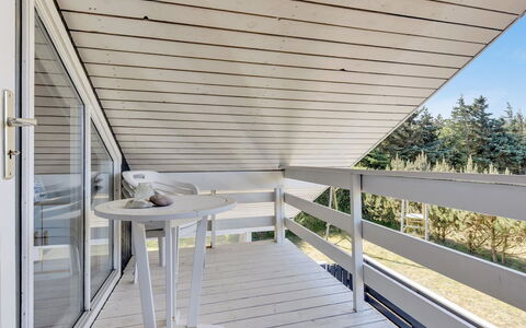 Bente - 800M from the Sea: Tetto, Casa, Casa, Villetta, Porta, Raccordo, Deck, Portico, Plank, Latifoglie
