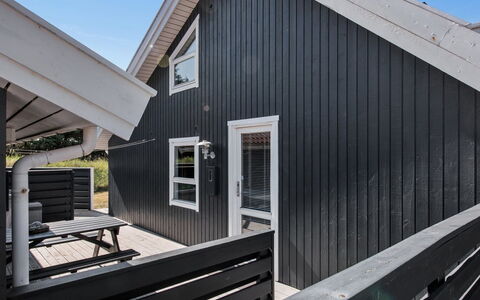 Bente - 800M from the Sea: Tetto, Casa, Casa, Villetta, Porta, Raccordo, Deck, Portico, Plank, Latifoglie
