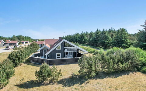 Bente - 800M from the Sea: Tetto, Casa, Casa, Villetta, Porta, Raccordo, Deck, Portico, Plank, Latifoglie