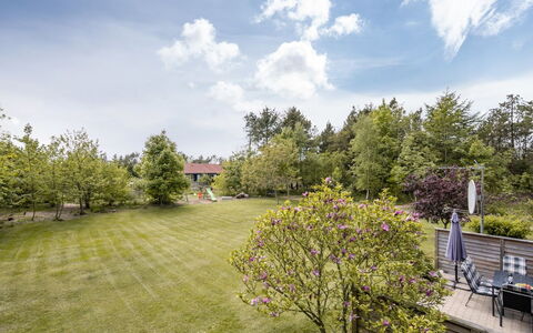 Femija - 500M to the Fjord: Arbusto, Giardino, Paesaggio, Lotto, Prato, Groundcover, Landscaping, Cortile, Shade