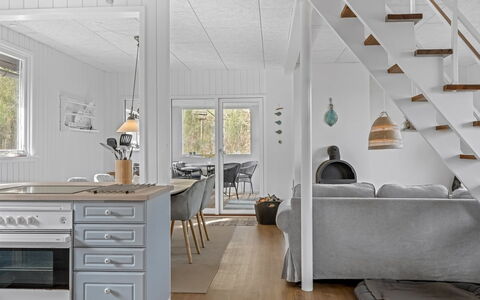 Thyra - 500M to the Fjord: Pavimentazione, Mobilia, Interior Design, Pavimento, Legna, Pavimento In Legno, Cucina, Soffitto, Controsoffitto, Cabinetry