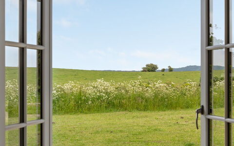 Siebelt - 200M from the Sea: Tetto, Casa, Casa, Villetta, Raccordo, Estate, Driveway, Edifici Giardino, Cortile, Capannone